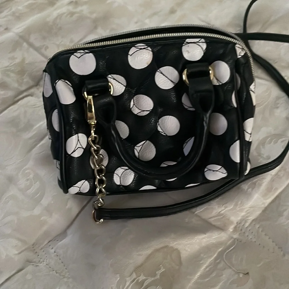 FREE W/ sale Betsy Johnson small polka dot purse,cracking along the zipper &side - Picture 2 of 6